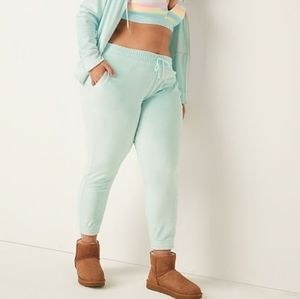NEW VS PINK VELOUR EVERYDAY SKINNY JOGGER NWT